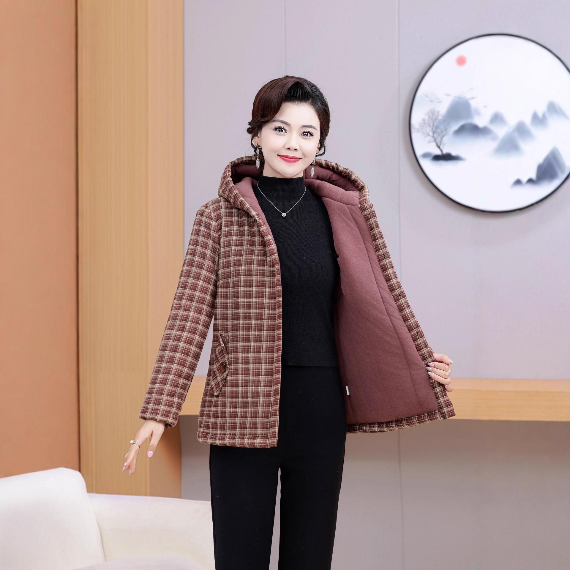 

2025 Уютная клетчатая куртка с капюшоном на флисовой подкладке для среднего и пожилого возраста XL (suggested 85-105 jin) малиновый