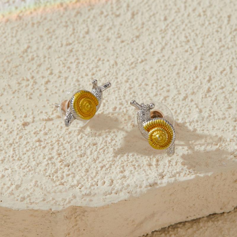 Vintage Cute Snail Stud Earrings for Women Personalized Gold Silver Color Insect Earrings Ring Parties Dates Jewelry Accessories
