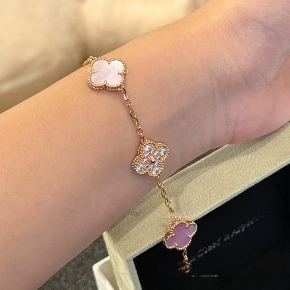 Hochwertiger roter Chalcedon Laser vierblättriges Kleeblatt fünfblütiges Armband 18K Roségold leichter Luxusschmuck Geschenk für Freundin