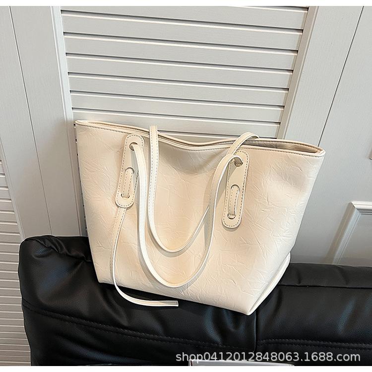 

Large-capacity commuter tote bag women s 2025 new fashion temperament shoulder bag simple and popular work commuter bag