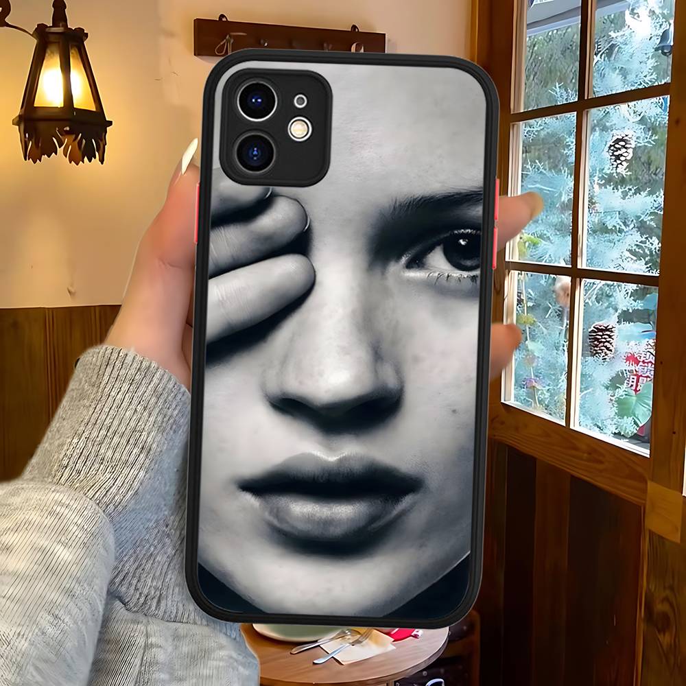 

Чехол для телефона с изображением Кейт Мосс для iPhone 16 15 14 Plus 15 13 12 11 Pro Max X XS MAX Матовый чехол iphone 11pro max