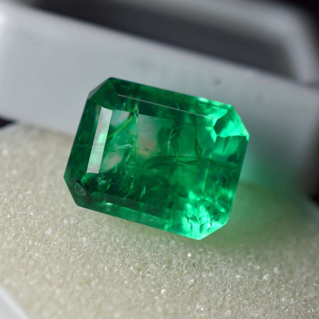 Most Demandable Natural Muzo EMERALD Green 8.00 Ct CERTIFIED Gemstone Emerald AM-188