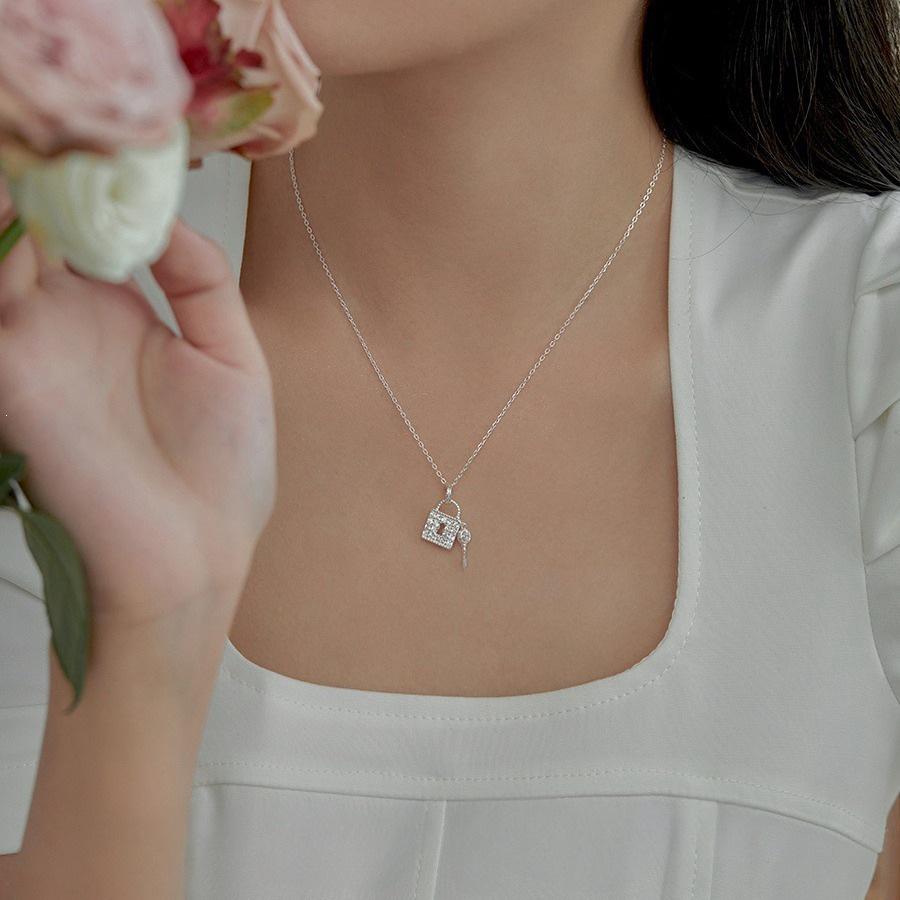 18K Gold-Plated Sterling Silver Zircon Key Lock Pendant Necklace - Elegant, Simple, Retro Clavicle Chain for Women 18K Gold