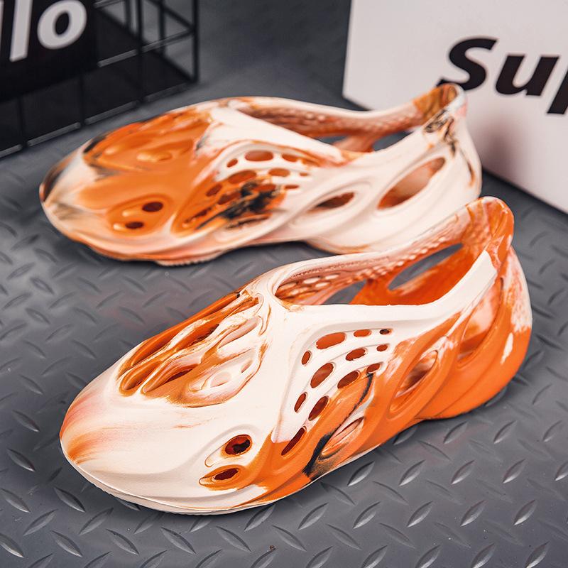 Summer New Camouflage Coconut Hole Sandals Roman Beach Shoes Casual Sandals Male Couple One Piece 2025