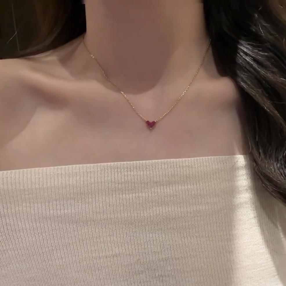 Light Luxury Retro High-End Ruby Love Necklace, Simple Design Temperament Pendant, Versatile And Exquisite Female Collarbone Chain