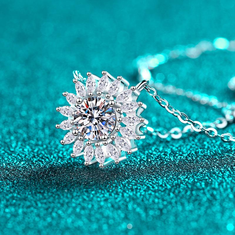 Sunflower Style Moissanite Necklace - S925 Sterling Silver, 1 Carat, Elegant & Luxurious Women's Festival Gift