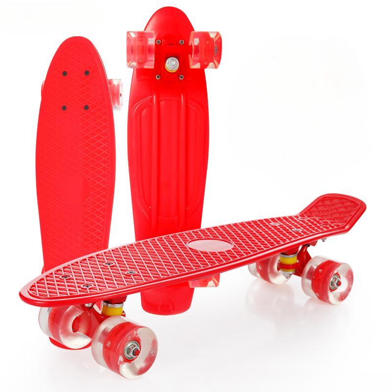 Neu Kunststoff Vier-Rad Fisch Skateboard Blinkende Rad Straße Einzigen Verzogen Skateboard