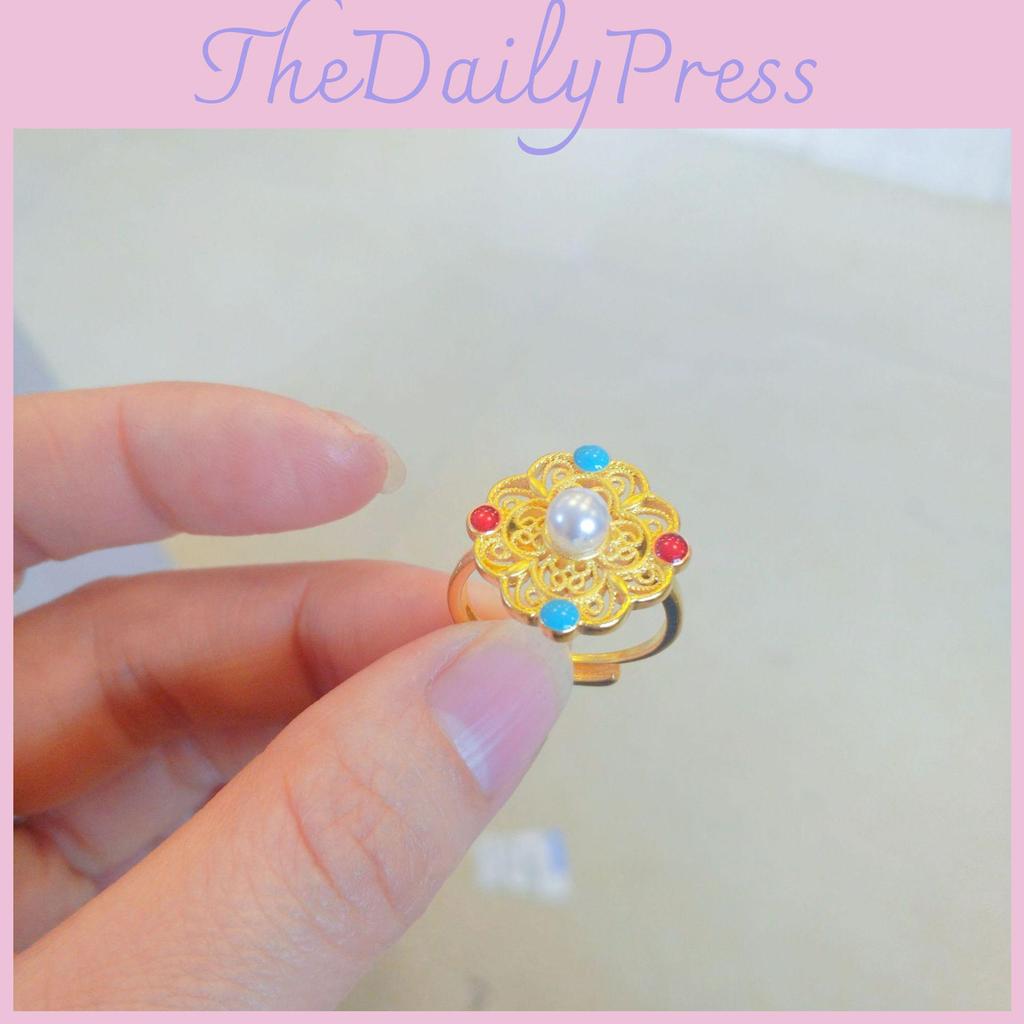 Style Charming Antique Enamel Ring With Royal Flower Design Perfect For Spring 2024