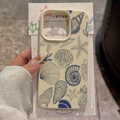Een Telefoonhoesje met Blauwe Schelp-, Koraal- en Zeesterrenprint, Geschikt voor iPhone 17, 16, 15, Plus, Pro, Max Serie Telefoons - Ideaal om cadeau te geven