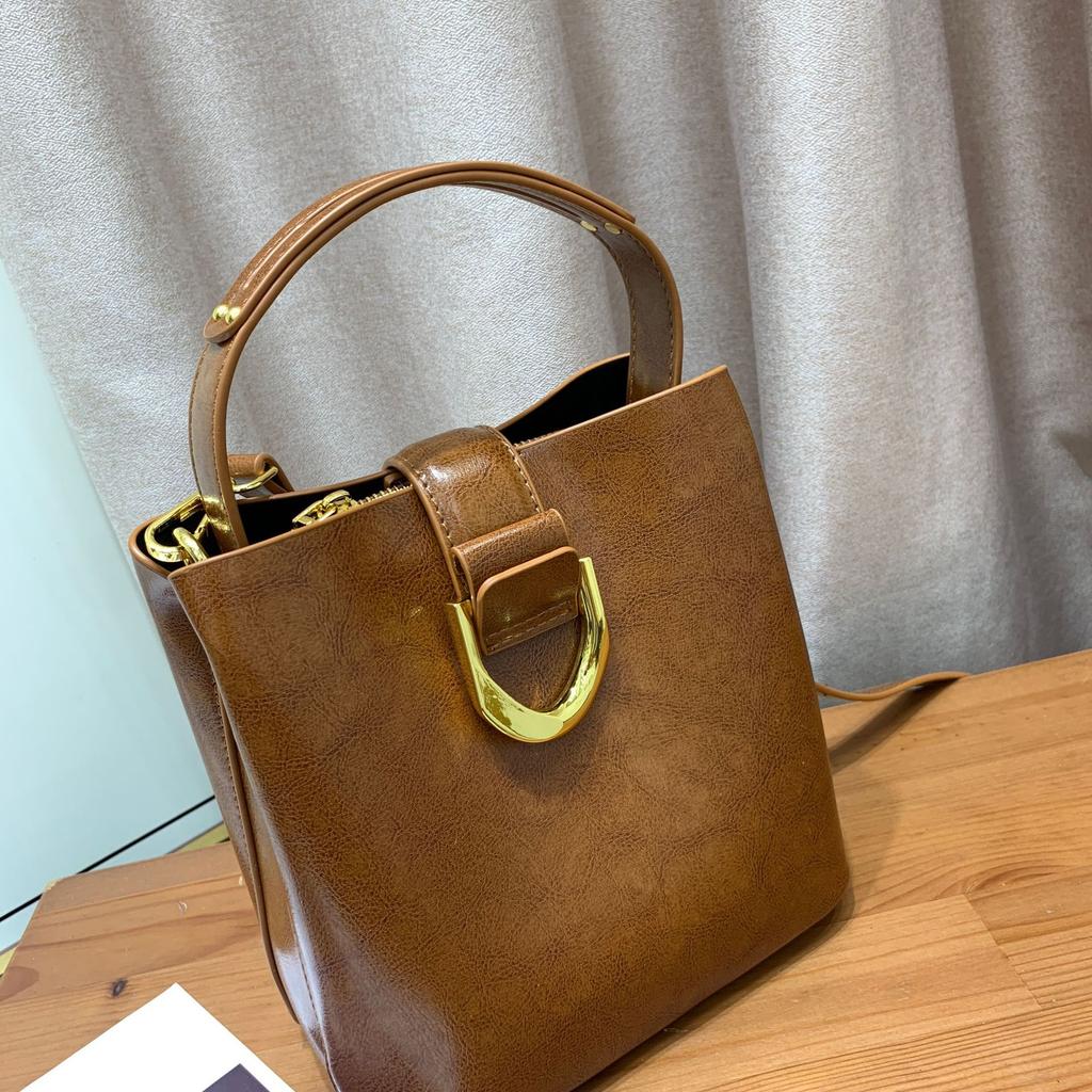 100% Genuine Leather Women's Bucket Bag New Fashion Large Capacity Commuter Handbag Shoulder Crossbody Bag for Women