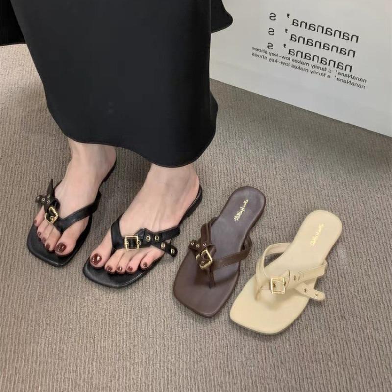 Tongs à boucle de ceinture à fond plat pour l'été pour femmes, nouvelles sandales, sens du design, niche qui pince les pieds, pantoufles cool pour femmes
