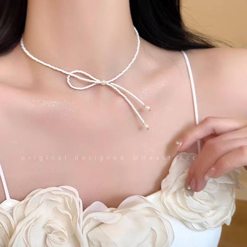 Pearl Bow Necklace: Exquisite Women's Fashion Clavicle Chain, Elegant Light Luxury Design
