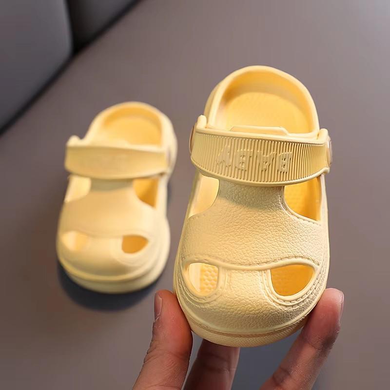 

Summer Cartoon New Baby Hole Shoes Children s Beautiful Anti slip Soft Floor Boys and Girls Beach Sandals 1-5 Years Old 13 (12-15M) жовтий