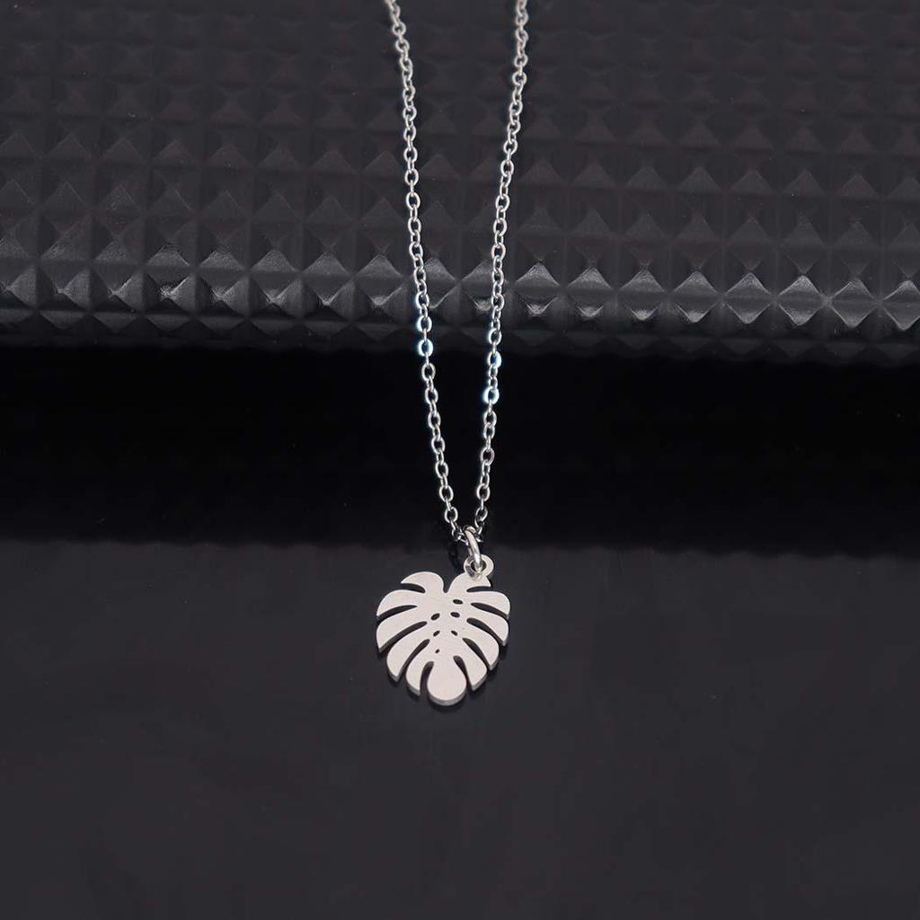 Trendy Stainless Steel Animal Leaf Pendant Necklace with Clavicle Chain