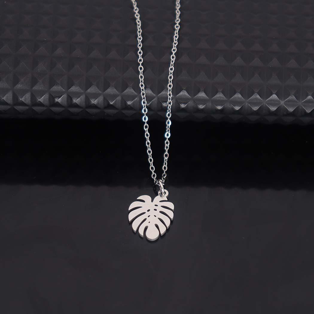 Trendy Stainless Steel Animal Leaf Pendant Necklace with Clavicle Chain серебряный