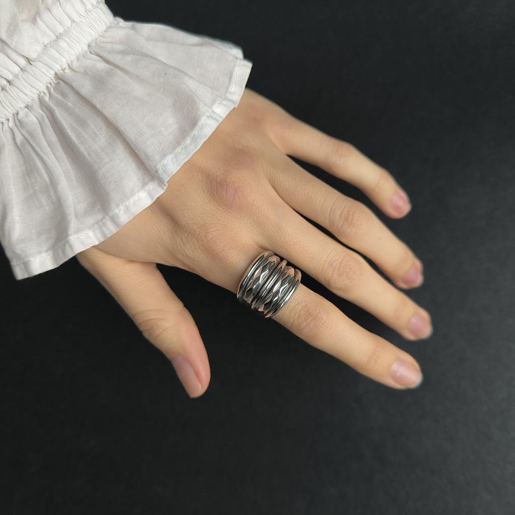 Серебряное кольцо с без камней, вес изделия 5,97 гр (2199120)