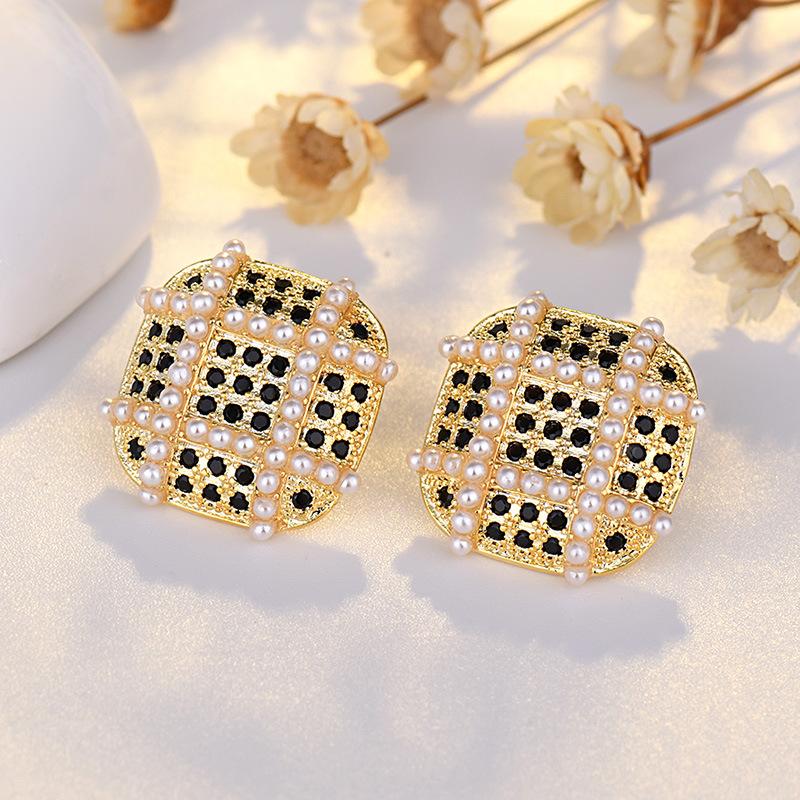 

BELLA BOX Light Luxury Retro Zircon Stud Earrings, 18k Real Gold Electroplated 925 Silver Needle High-end Earrings золотой