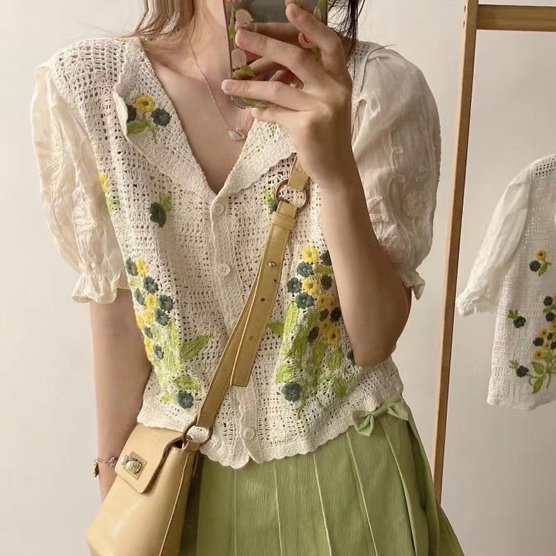 

Трикотажные женские блузки с v-образным вырезом. Шикарная женская рубашка с v-образным вырезом и цветочной вышивкой. Винтажная блузка с коротким рукавом. Хлопковые льняные летние топы 20612.