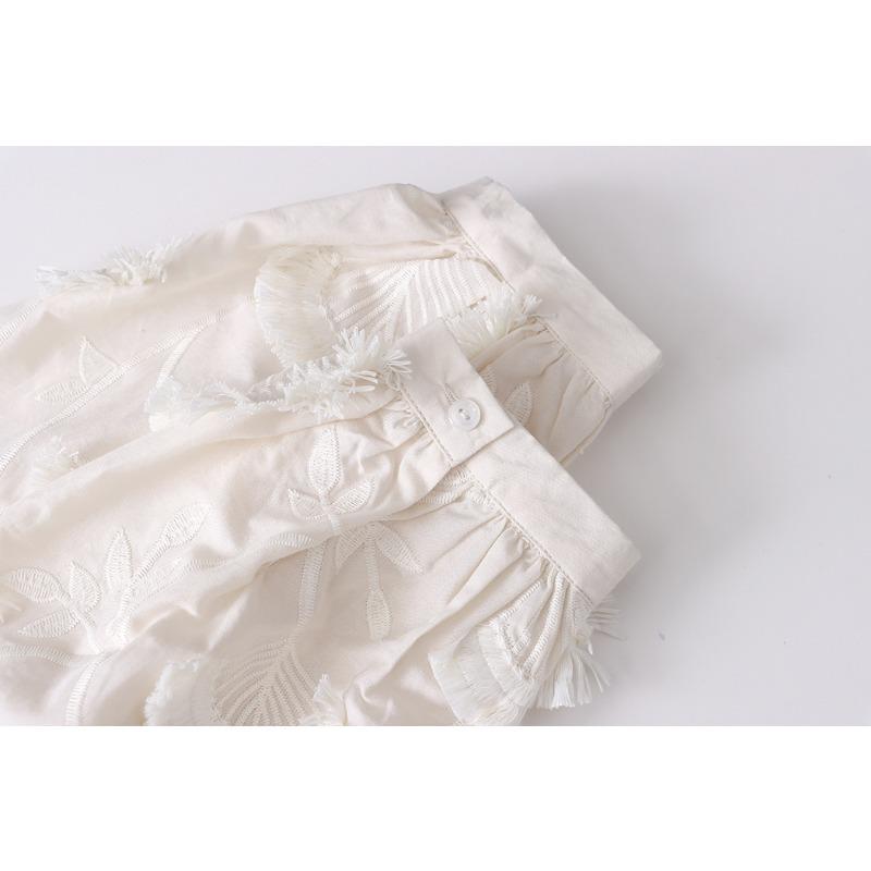 Vroubkovaná Zen trojrozměrná výšivka s kulatým výstřihem třásňová košile brzy na jaře