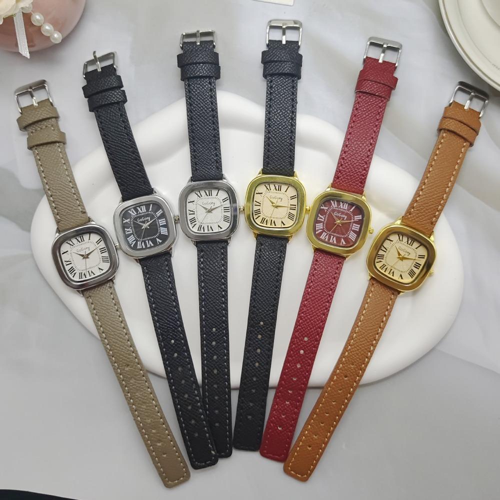 Neue Mode Einfache Quadratische Uhr Damen Römische Ziffern Nische Großes Zifferblatt Damen Quarz Uhr Damen Leder Armbanduhren Montre