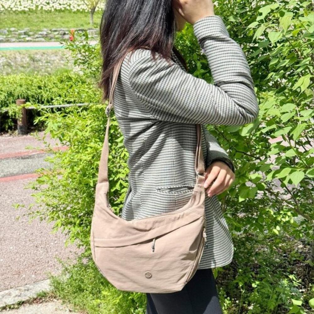New Arrivals Open Run Women Lightweight Nylon Crossbody Bag Multi Storage Hobo