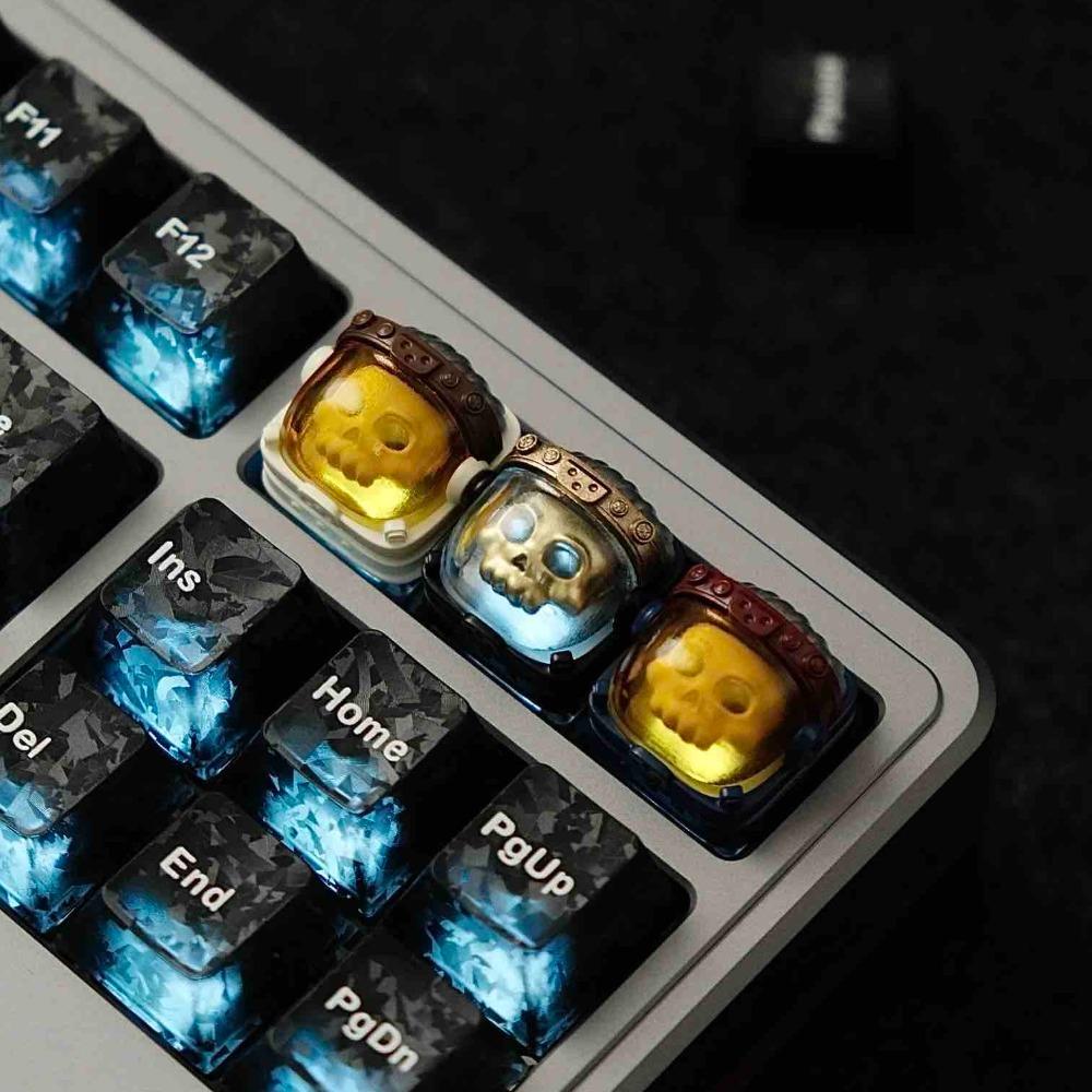 Astronaut Artisan Keycap Resin Custom Transparent Anime Personalized Keyboard Cap Gaming KeyCap for Keyboard Accessories Gifts