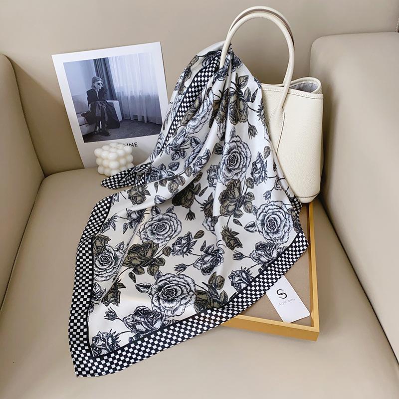 

Ретро нишевый стиль, продвинутое чувство, имитация шелка, квадратное полотенце, чувство дизайна, принт розы, маленькое квадратное полотенце 70*70