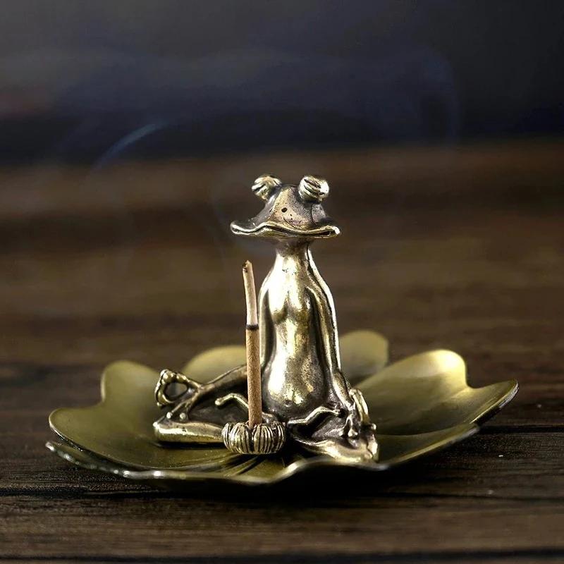 

Lovely Alloy Meditation Frog Backflow Incense Burner with Metal Plate Ashtray Zen Sandalwood Incense Sticks Holder