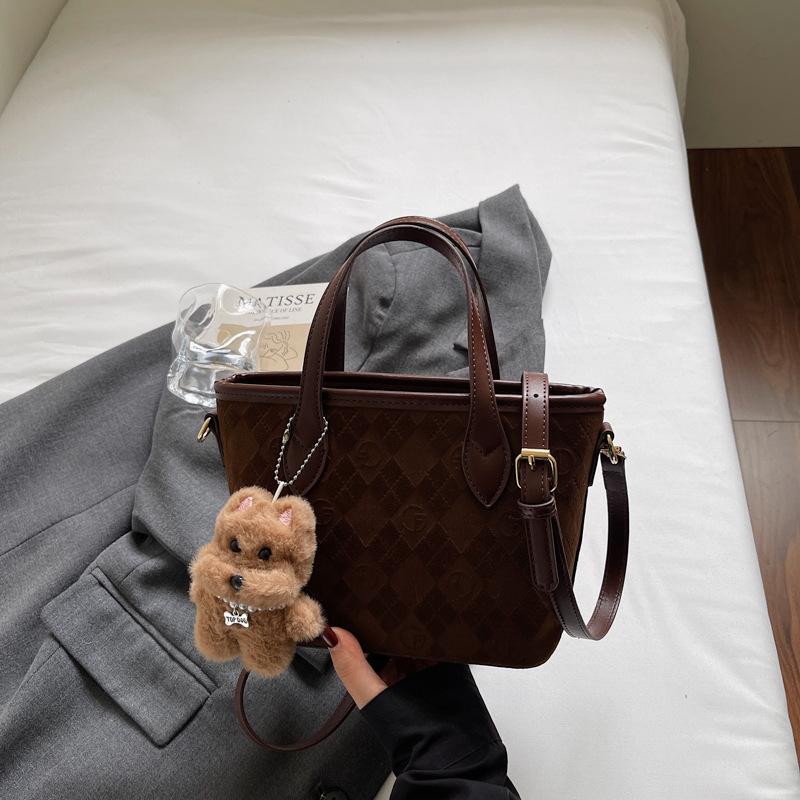 

Autumn and winter girl portable small bag women 2025 new class commuter bag niche messenger bag plaid bucket bag without pendant темно-коричневого