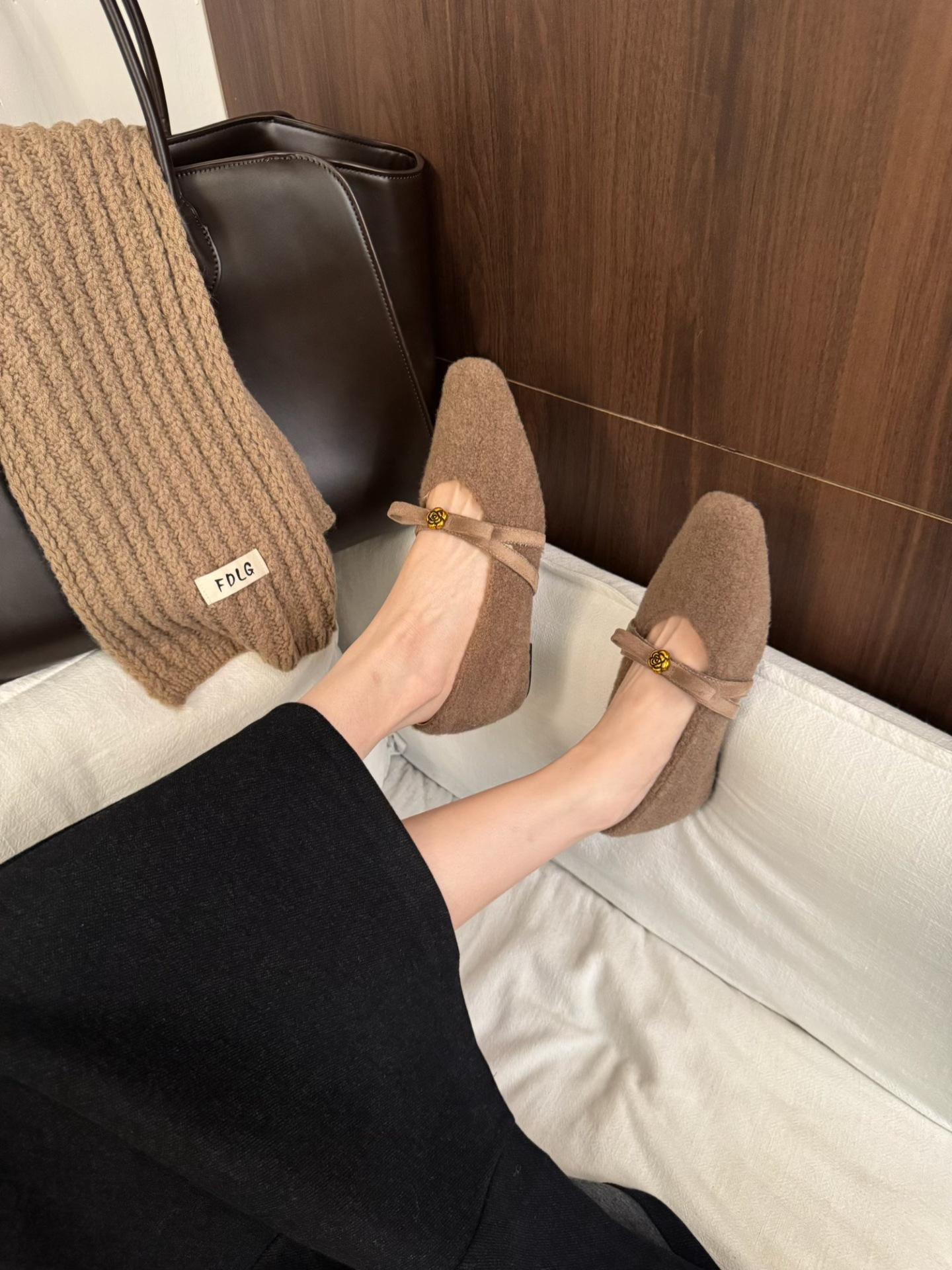 

French small fragrant wind pointed head inner height increase fluffy shoes women s winter wear 2025 new velvet Mary single shoes cotton ladyshoes 39