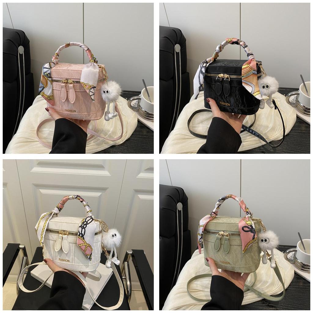 Street Style Small Bucket Bag For Women With Zipper Closure And Phone Pocket