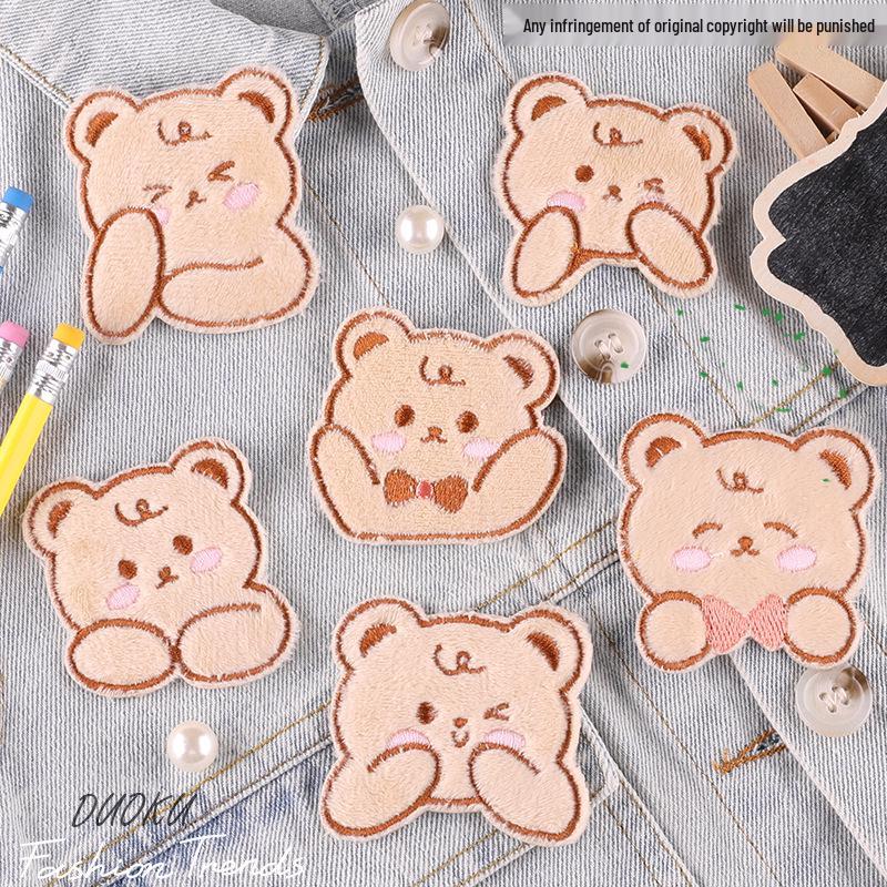 Adesivos Bordados de Urso de Pelúcia Fofos Originais - Patches Autoadesivos para Roupas