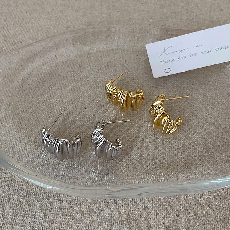Design Sense Folded Croissant Bag Earrings Women'S Niche Unique Personality Fashion Temperament Elegant Versatile Earrings