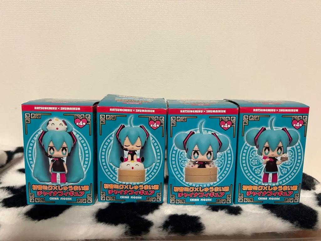 Mikushumai-kun figure in a Chinese dress ver. Used