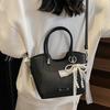 Korean version of the trend hand-carried bucket bag women's summer 2025 new simple fashion versatile shoulder bag niche high sense