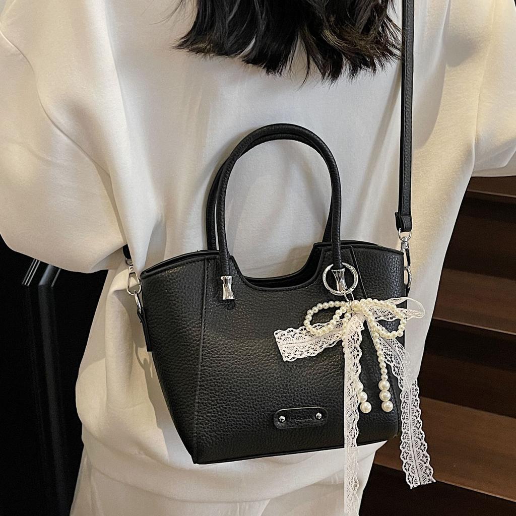 Korean version of the trend hand-carried bucket bag women's summer 2025 new simple fashion versatile shoulder bag niche high sense