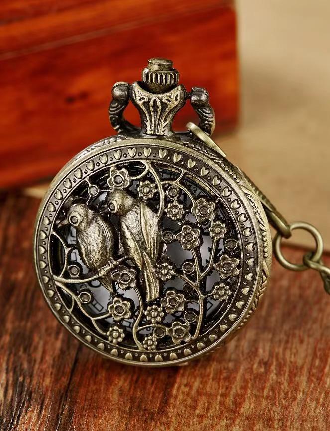 Vintage Pocket Watch Collection Triangular Quartz Universal Casual Vintage Pendant Pocket Watch