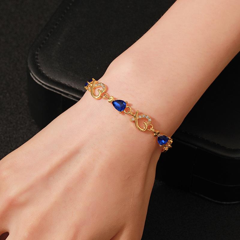Love Fashion Hand Ornament Openwork Air Quality Flower Diamond Lady Bracelet Alloy Heart Bracelet Women