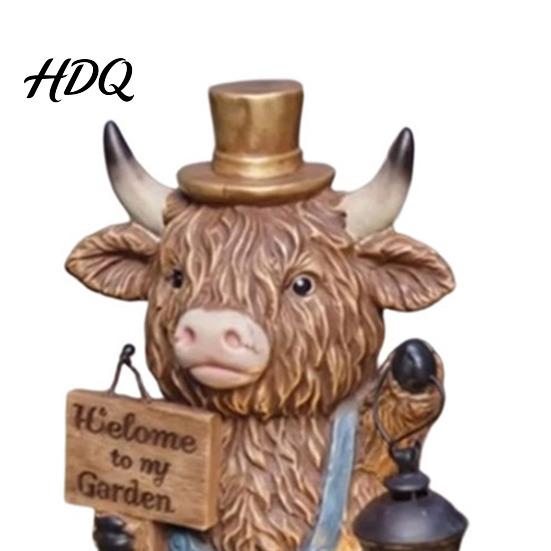 Animal Garden Accent Highland Cow Statue with Battery Powered Lantern Small Sculpture Figurine Welcome Sign Outdoor Resin for Lawn Patio