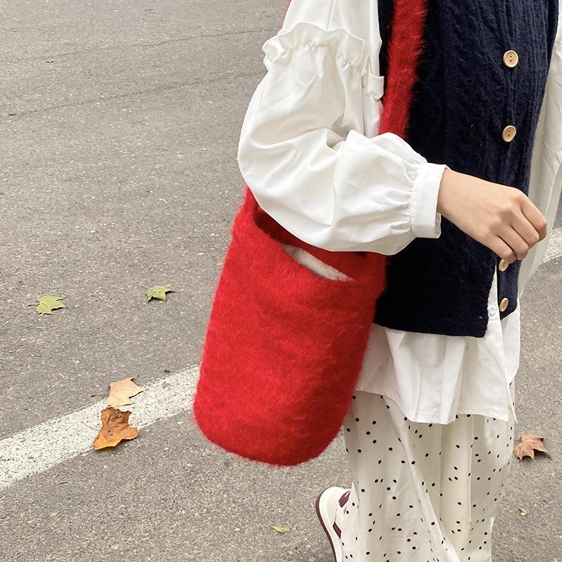Faux Lamb Wool Ladies Red Crossbody Bag Retro Furry Women's Bucket Shoulder Bags Soft Plush Female Winter Handbags Purse Tote