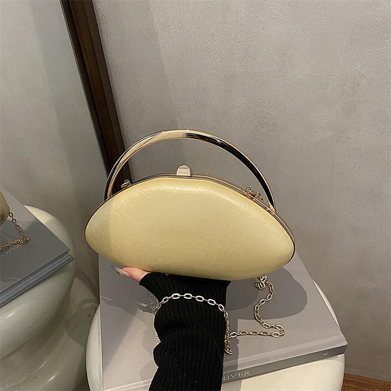 Designer Shell Shape Clutch Bag with Metallic Closure Chain Dinner Purse Women Evening Party Leather Shoulder Crossbody Handbags