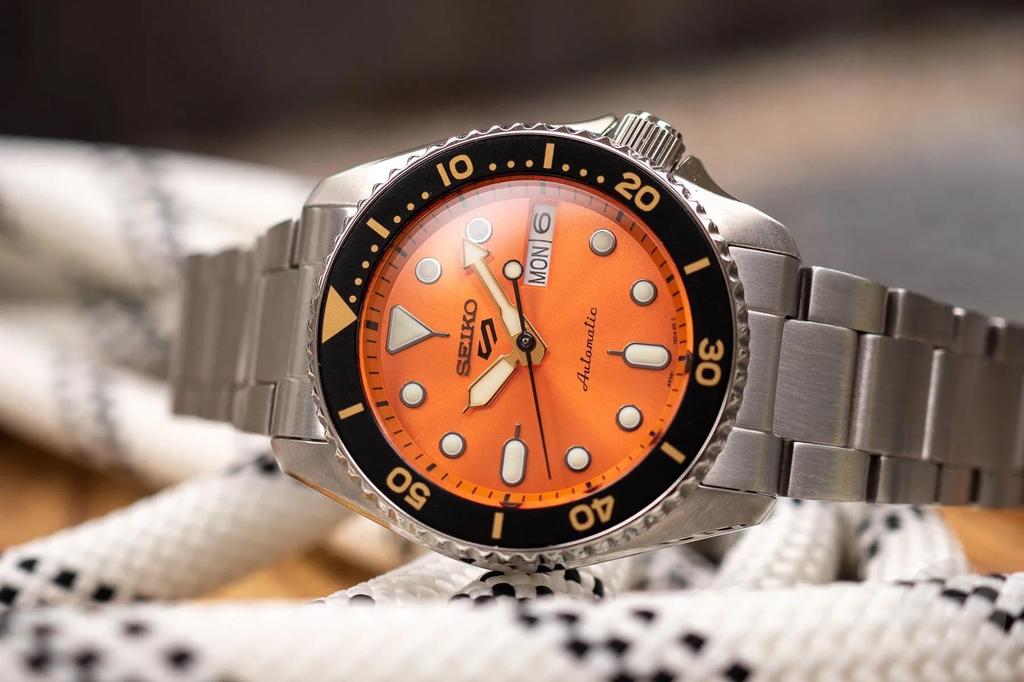 Seiko Automatic Wristwatch SKX Boy Size Hand Winding Manual Winding Men's Orange SRPK35K1