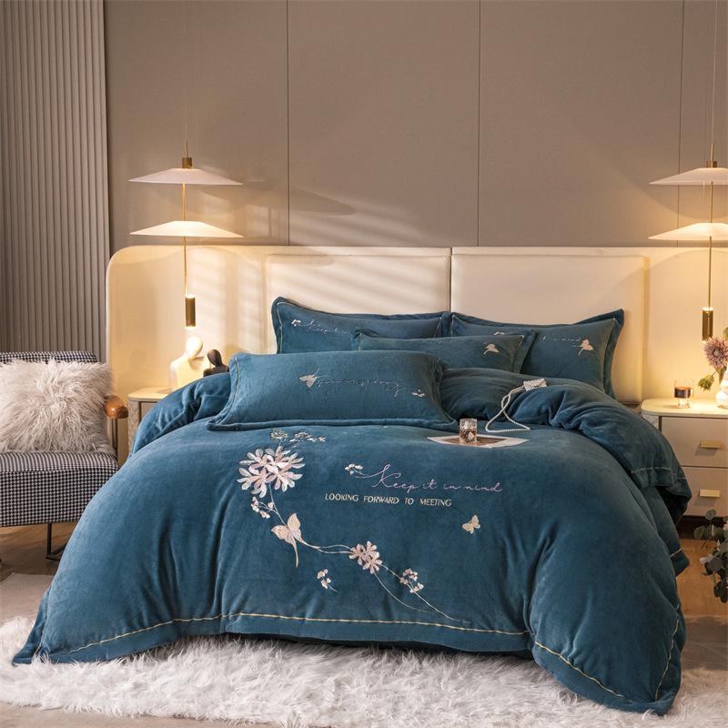 A klasės pieno aksomas keturių dalių žieminis šiltas sutirštintas dvipusis aksominis antklodės užvalkalas didelio tankio matinis vienspalvis raižytas aksomas