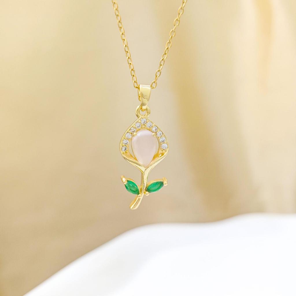 Elegant Tulip Necklace: High-End Titanium Steel, Non-Fading, Clavicle Chain, Versatile Light Luxury for Women.