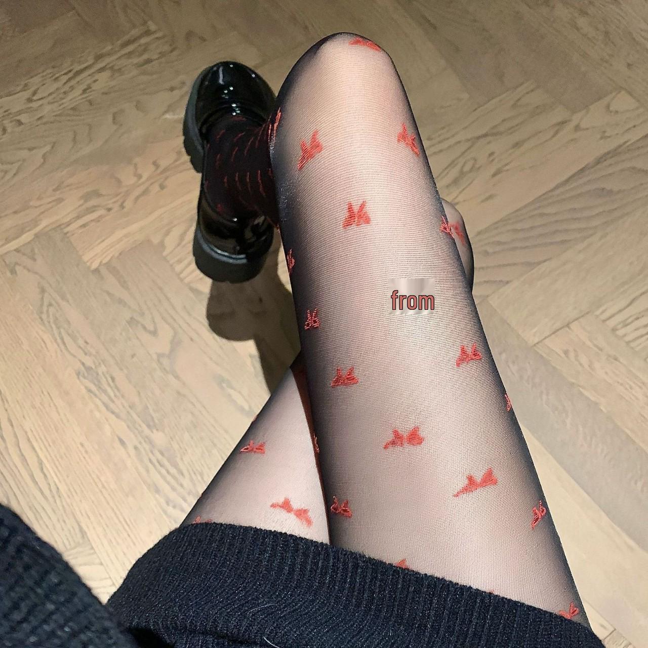 

Красные леггинсы в черный горошек, просвечивающие One Size