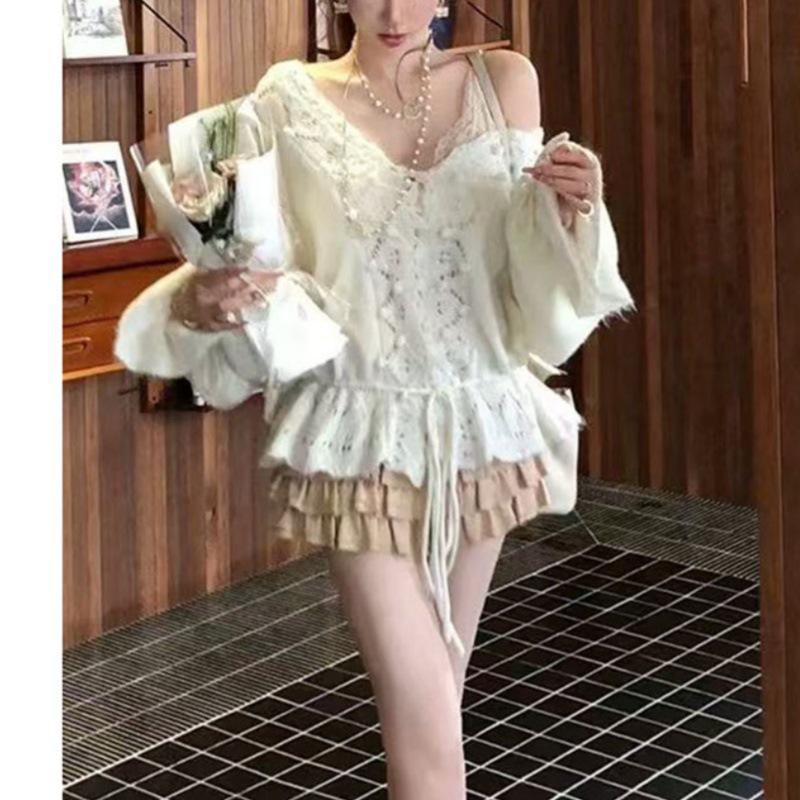 

Корейский ажурный вязаный кардиган с помпонами и V-образным вырезом: Раннеосенний свободный свитер на кулиске One Size [80-125] белый