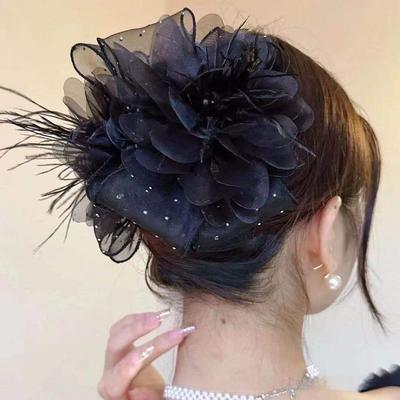 Elegante Presilha de Cabelo de Pena Preta e Renda com Laço Grande e Design Floral, Enfeitada com Contas para Eventos Formais