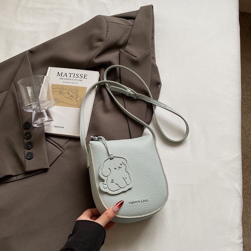 

Simple Embossed Leather Small Bag Women 2025 New Fashion Soft Leather Saddle Bag Mobile Phone Bag Summer All-Match Messenger Bag Blue