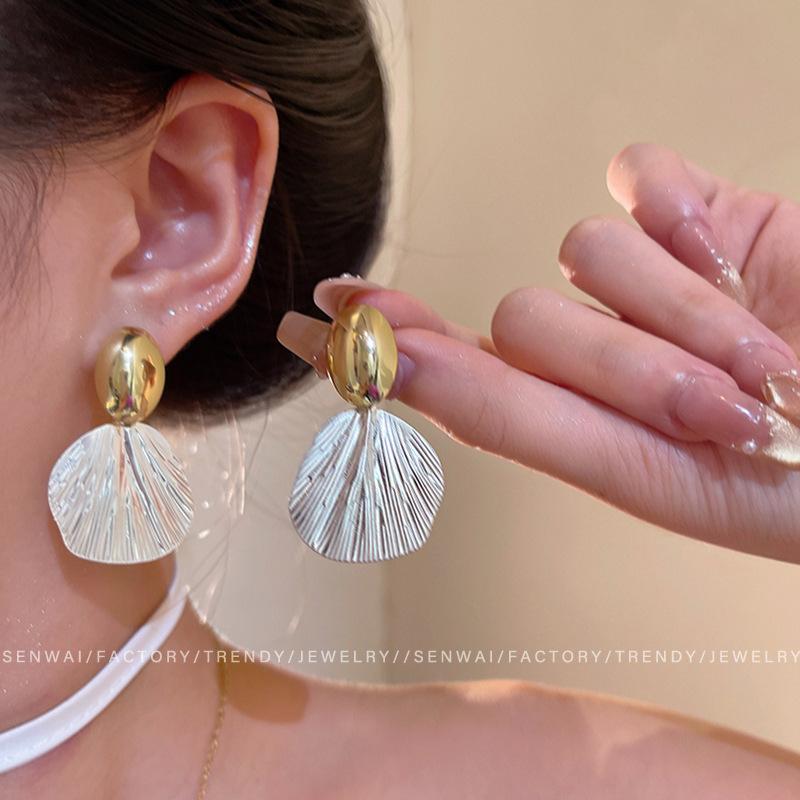 Металлические серьги с неровной текстурой ракушки, женские, преувеличенные, нишевые, пусеты, серьги для темперамента