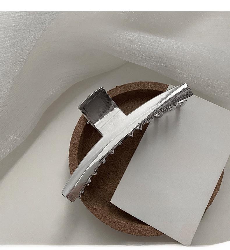 Srebrna Błyszcząca Metalowa Spinka do Włosów dla Kobiet - Wszechstronny Klips Rekin do Stylizacji Włosów z Tyłu Głowy